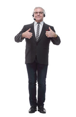 Obraz premium in full growth. confident business man in headset showing OK gesture