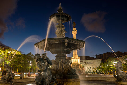 Fountain in Plaza de Pedro IV