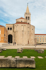Fototapeta premium St. Donatus Church and the Bell Tower of Zadar cathedral, famous landmark of Croatia, adriatic region of Dalmatia. Remains of roman forum.