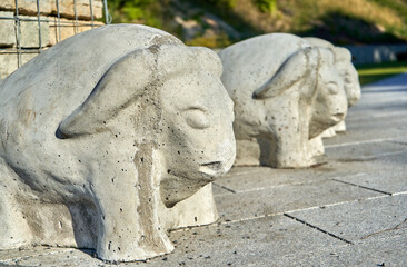 Sculptures of simplified bulls near the street 