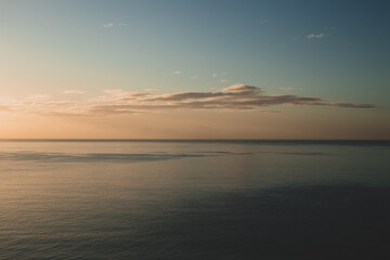 Fototapeta na wymiar sunset over the ocean