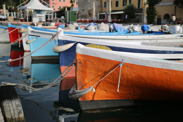 Fototapeta na wymiar Colorful boats on the shores of Lake Garda