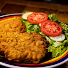 Milanesa con ensalada