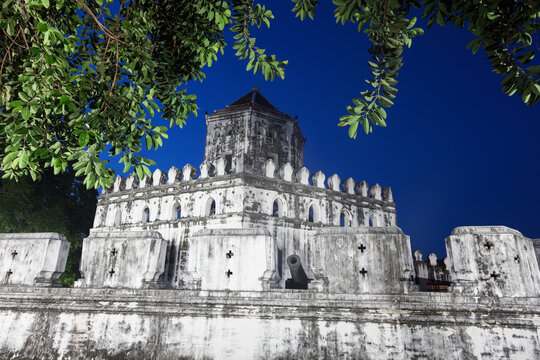 Phra Sumen Fort