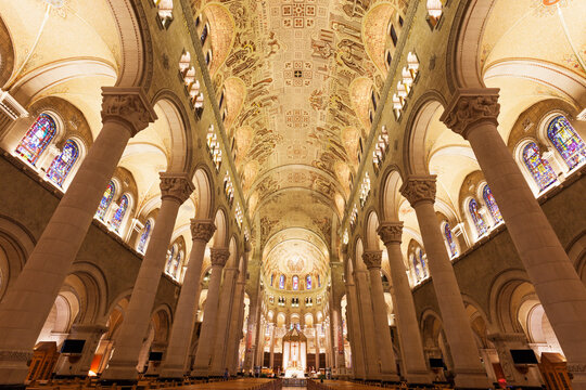 Basilica of Sainte-Anne-de-Beaupre, View along nave towards altar