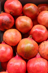 Un cesto di melograni