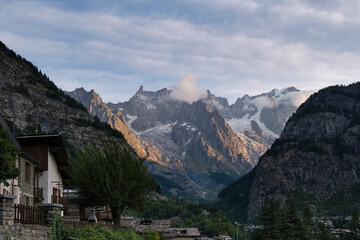 Fototapeta na wymiar The Mont Blanc glacier view from Courmayeur