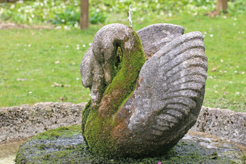 Statue of swans	