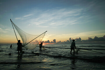 Fototapeta na wymiar Nam Dinh, VIETNAM - August 1 :. Fishermen working in the fishing village of Hai Hau, Vietnam on August 1, 2014 in Hai Hau district, Nam Dinh .