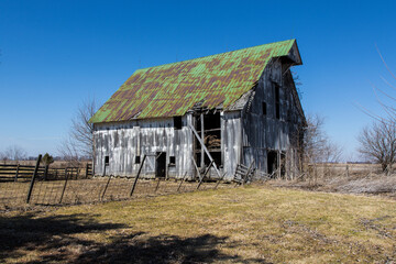 Fototapeta na wymiar barns in a state of beautiful decay 1