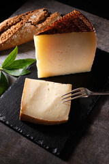 Manchego cured cheese portions