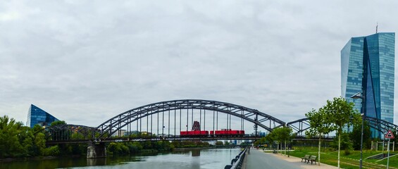 Panorama Deutschherrnbrücke mit Europäischer Zentralbank Frankfurt 