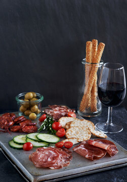 Charcuterie platter appetiser with wine