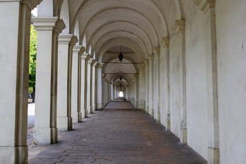 Galerie de marbre vers l'église surplombant Vicence