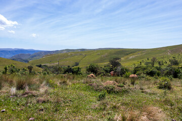 Vales, serras, montanhas e vegetação da Serra da Canastra em Minas Gerais, Brasil.