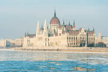 Fototapeta na wymiar Hungarian parliament, winter