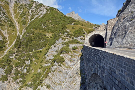 Die Alpenstrasse am Flexenpass nach Z&uuml;rs, Vorarlberg, &Ouml;sterreich
