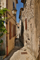 Fototapeta na wymiar a narrow street between stone buildings in Viviers. Viviers is a commune in the department of Ardèche in southern France. It is a small walled city situated on the bank of the Rhône River.