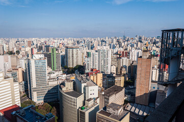 Obraz premium Urban aerial panorama of São Paulo in a sunny day with blue sky. View from Copan building.