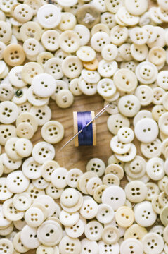 Needle Thread Buttons