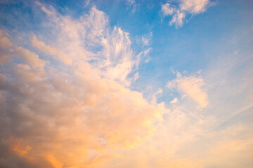 Fototapeta premium Beautiful sky with cloud before sunset