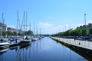 Fototapeta na wymiar Le port de Caen (Calvados - Normandie - France)