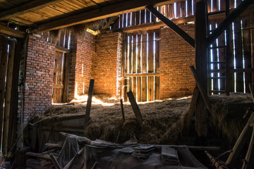 Fototapeta na wymiar Old dilapidated barn of wood and brick in the village