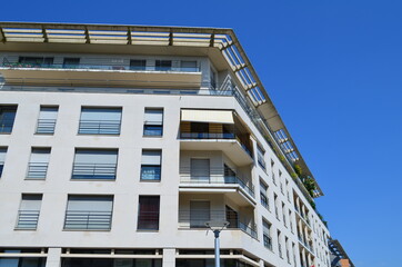 Immeuble moderne d'habitation.