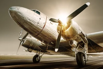 Cercles muraux Ancien avion avion historique contre un coucher de soleil