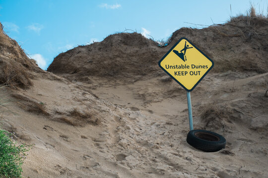 Unstable dunes sign