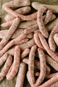 Raw chipolata sausages in mixed flavours