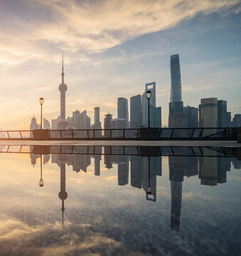 Specular reflection,Shanghai,afternoon