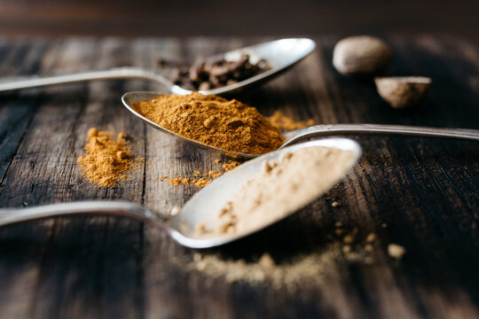 Spoon arrangement of pumpking pie spices