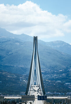 Symmetrical Lengthwise View of a Suspension Bridge
