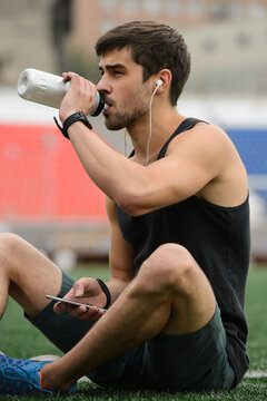 Sportsman drinking water