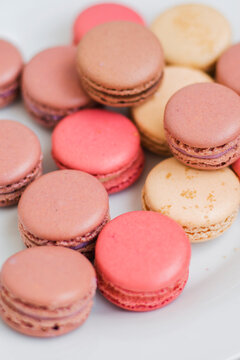 Colorful french macaroons