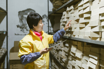 Violin Warehouse Keeper