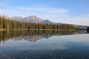 Fototapeta premium Reflections - Lake Beauvert, Jasper National Park, Alberta, Canada.