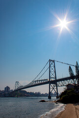 O Sol e a Ponte Hercílio Luz, Florianópolis, Santa Catarina, Brasil -  florianopolis, SC