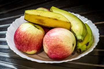 Fruit in a dish on the kitchen table close-up.