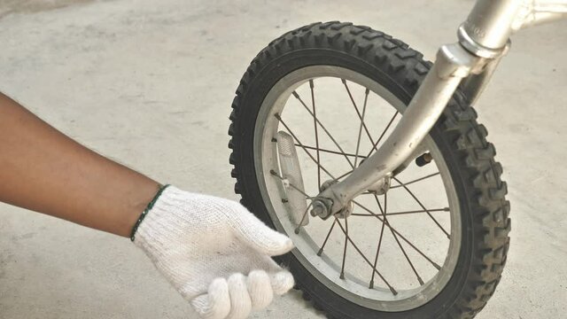 Bicycle repair using tools that you can do yourself2