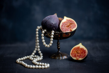 Fresh figs and pearls in a chalice