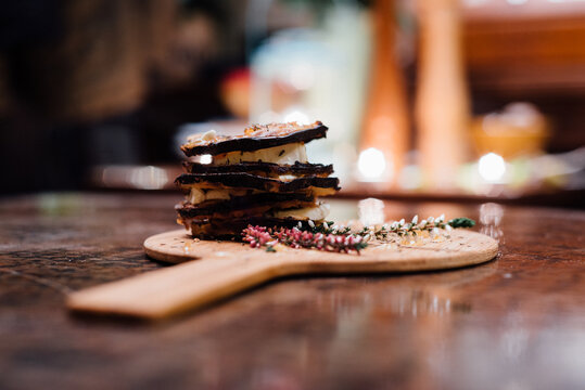 Crisp vegetable bruschetti with mozzarella