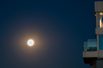 Moon rise in Amsterdam nieuw west 