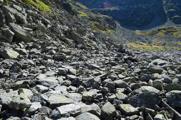 Tatry, kamienny szlak w Dolinie za Mnichem, Polska © Ewa