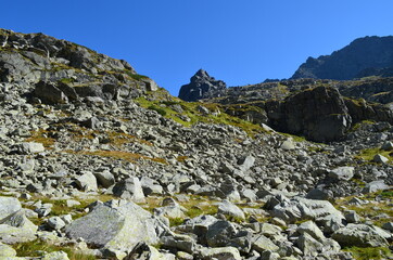 Tatry Wysokie, szczyt Mnich od zachodniej strony, od Doliny za Mnichem, Polska