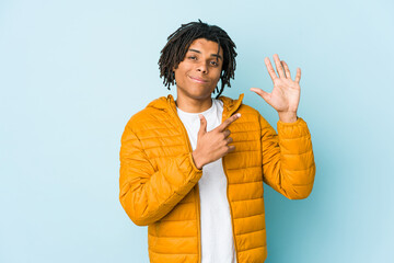 Young mixed race man smiling cheerful showing number five with fingers.