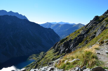 Wyżny Ciemnosmreczyński Staw, Tatry, Słowacja, widok z przełęczy Wrota Chałubińskiego © Ewa