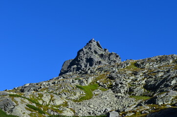 Szczyt Mnich w Tatrach, skała wspinaczkowa, od strony Doliny za Mnichem, 