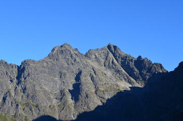 Rysy i Niżne Rysy -  panorama szczytów w Tatrach od polskiej strpny